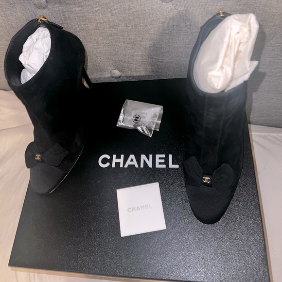 Chanel Swede Short Boots with bow - Picture 1 of 13